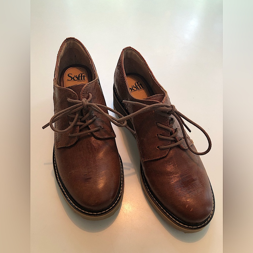 Sofft Brown Distressed Lace Up Loafers